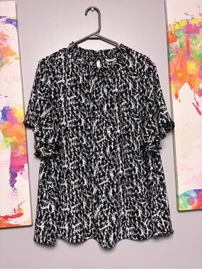 **3 for $15**Penningtons Black and White Blouse